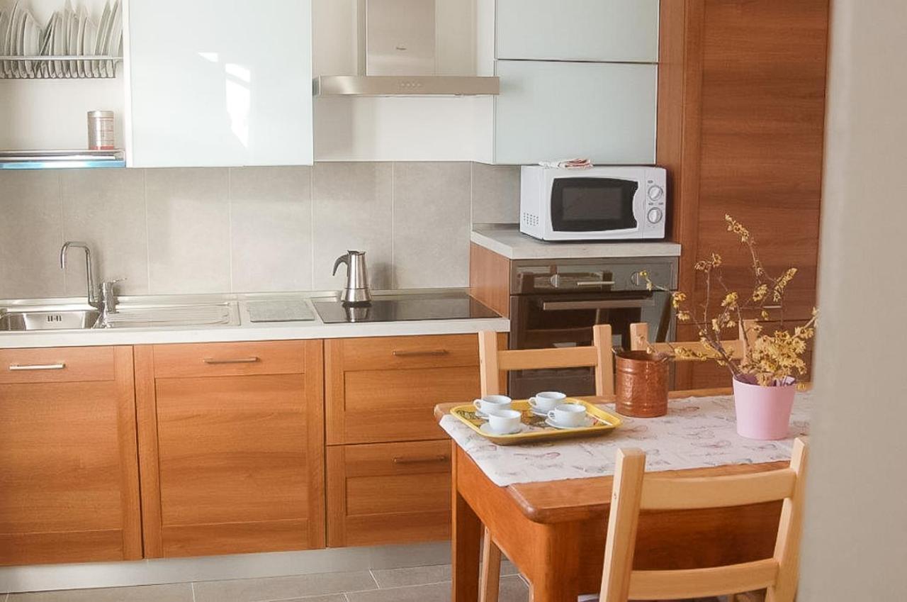 Tre Terre Ferienwohnung Pianello Del Lario Esterno foto