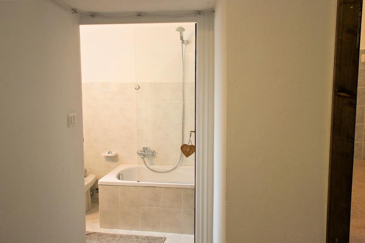 Tre Terre Ferienwohnung Pianello Del Lario Esterno foto